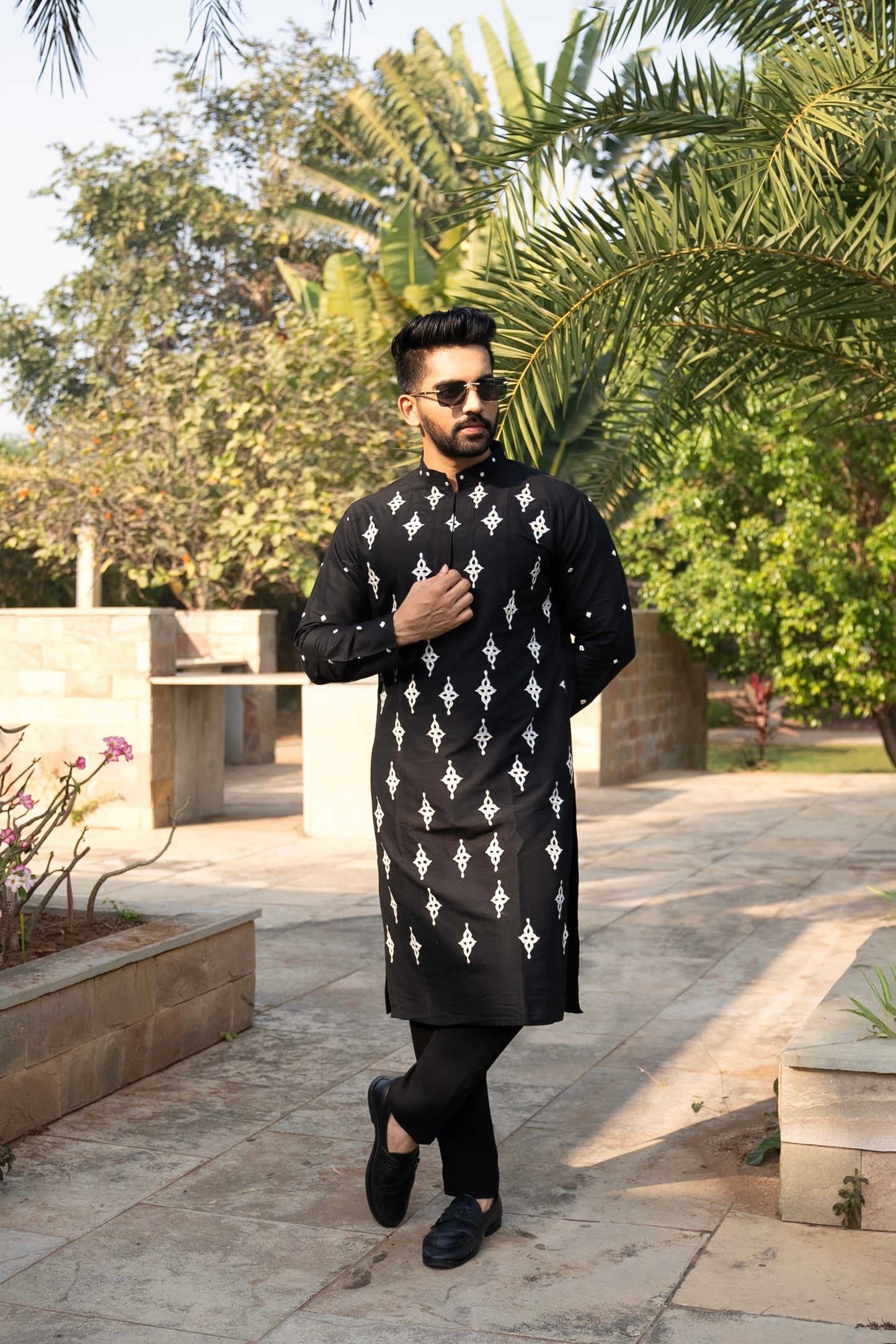 Soul Black white Embroidery Silk Kurta