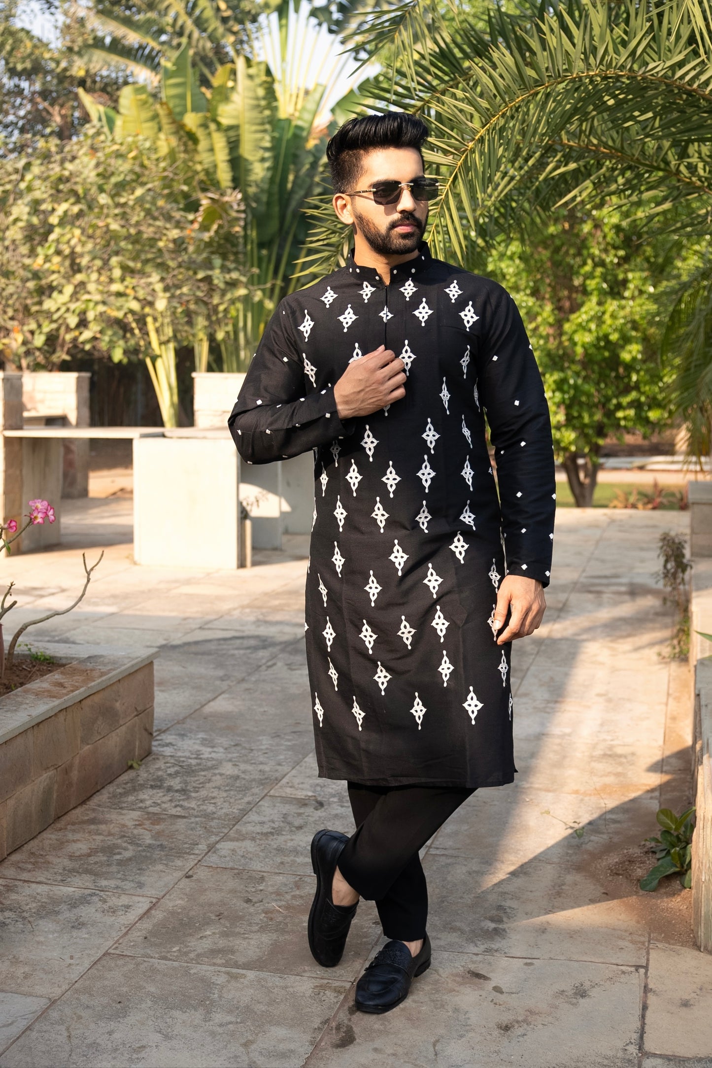 Soul Black white Embroidery Silk Kurta