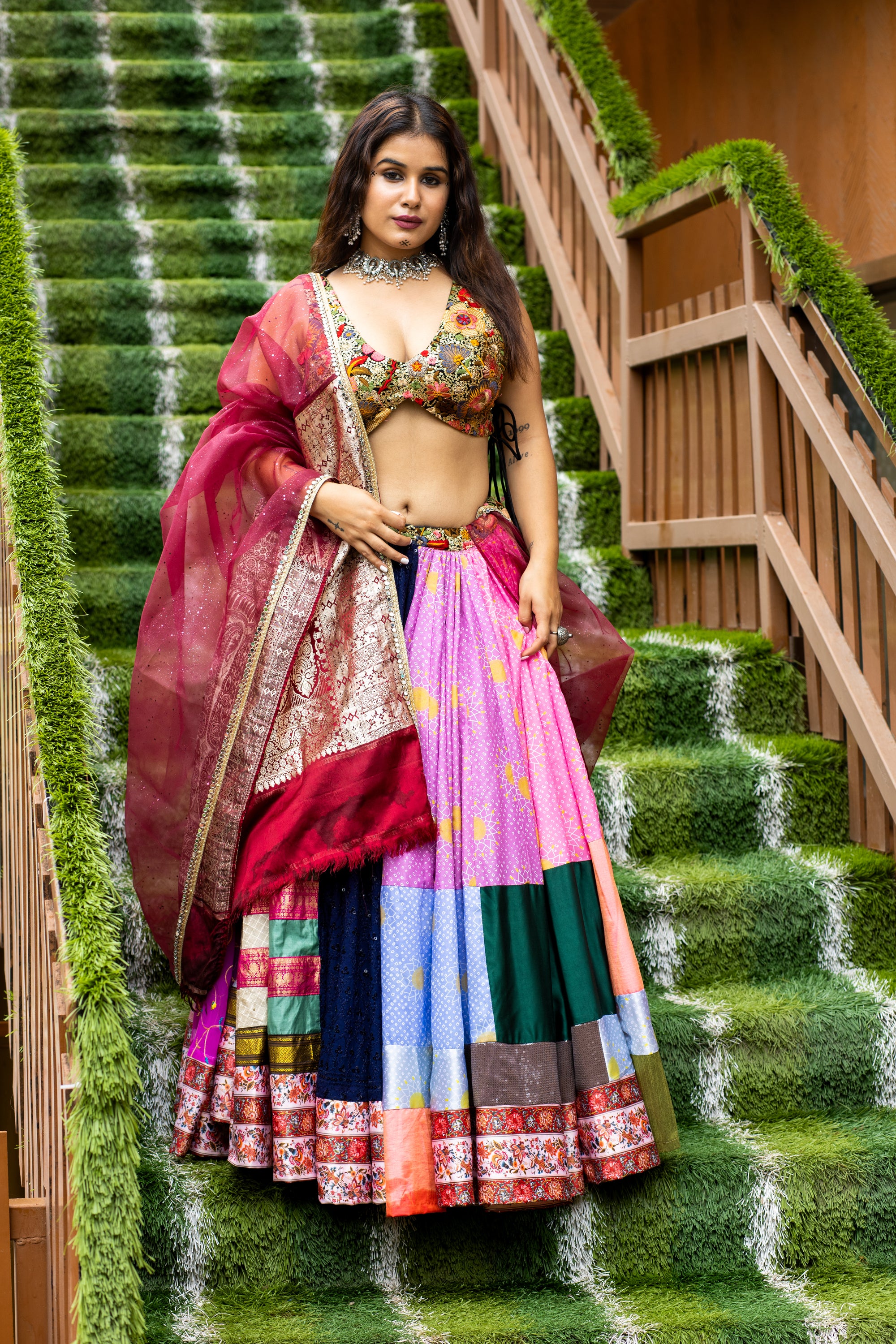 Buy Magenta Lehenga Choli In Banarasi Silk With Woven Design All Over And  Contrasting Green Scalloped Dupatta Online - Kalki Fashion
