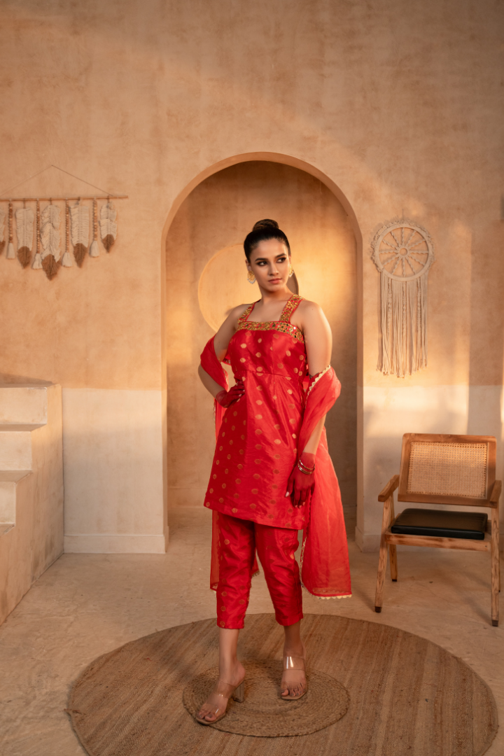 Tammanna Kasak Bandhani Rayon Kurta Set