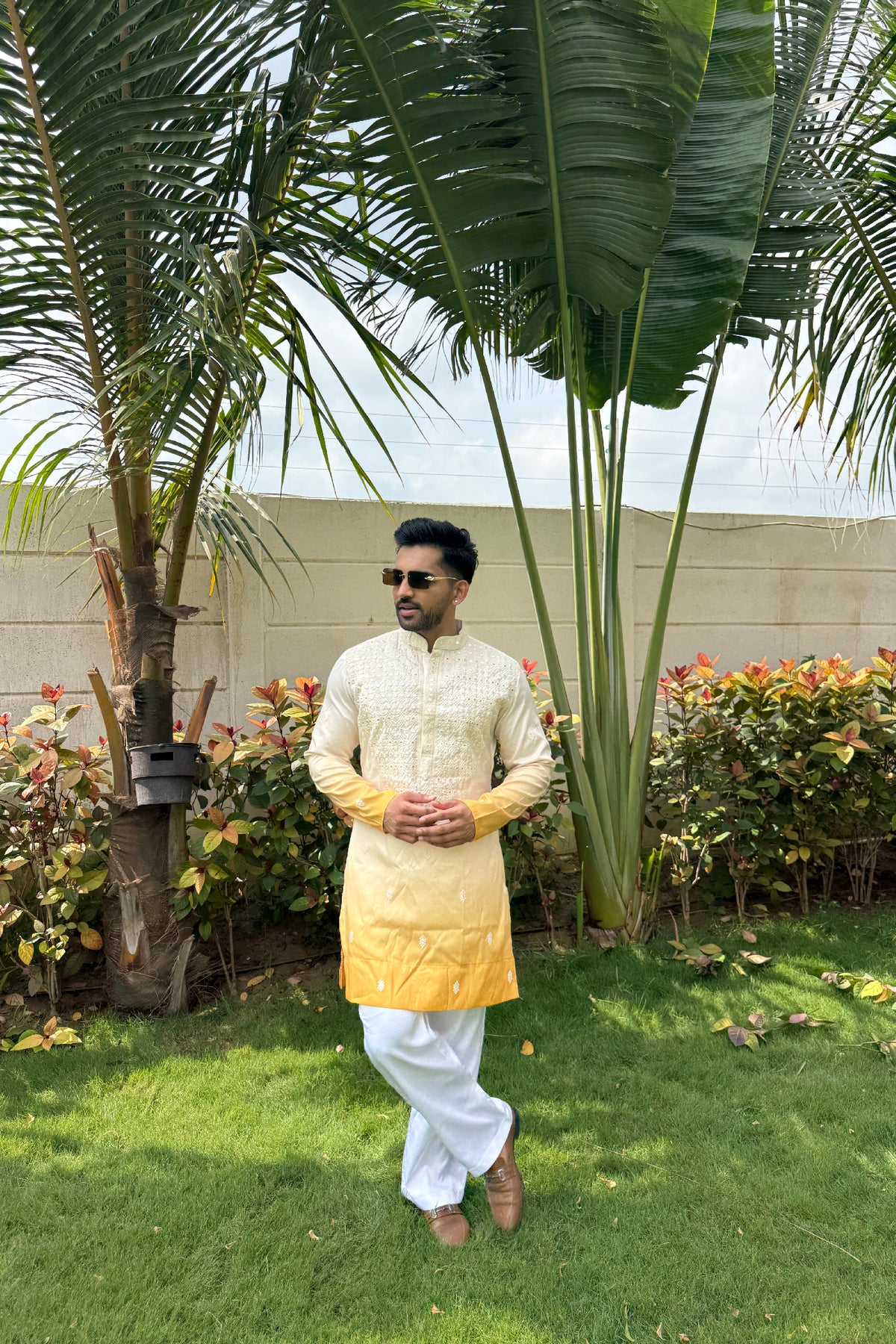 Ivory Se Sunehra Kurta
