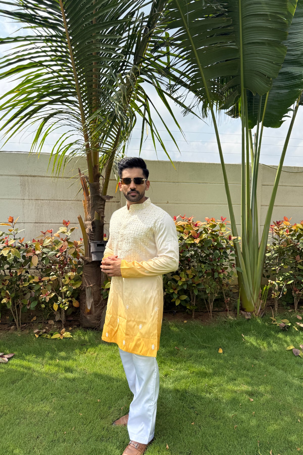 Ivory Se Sunehra Kurta