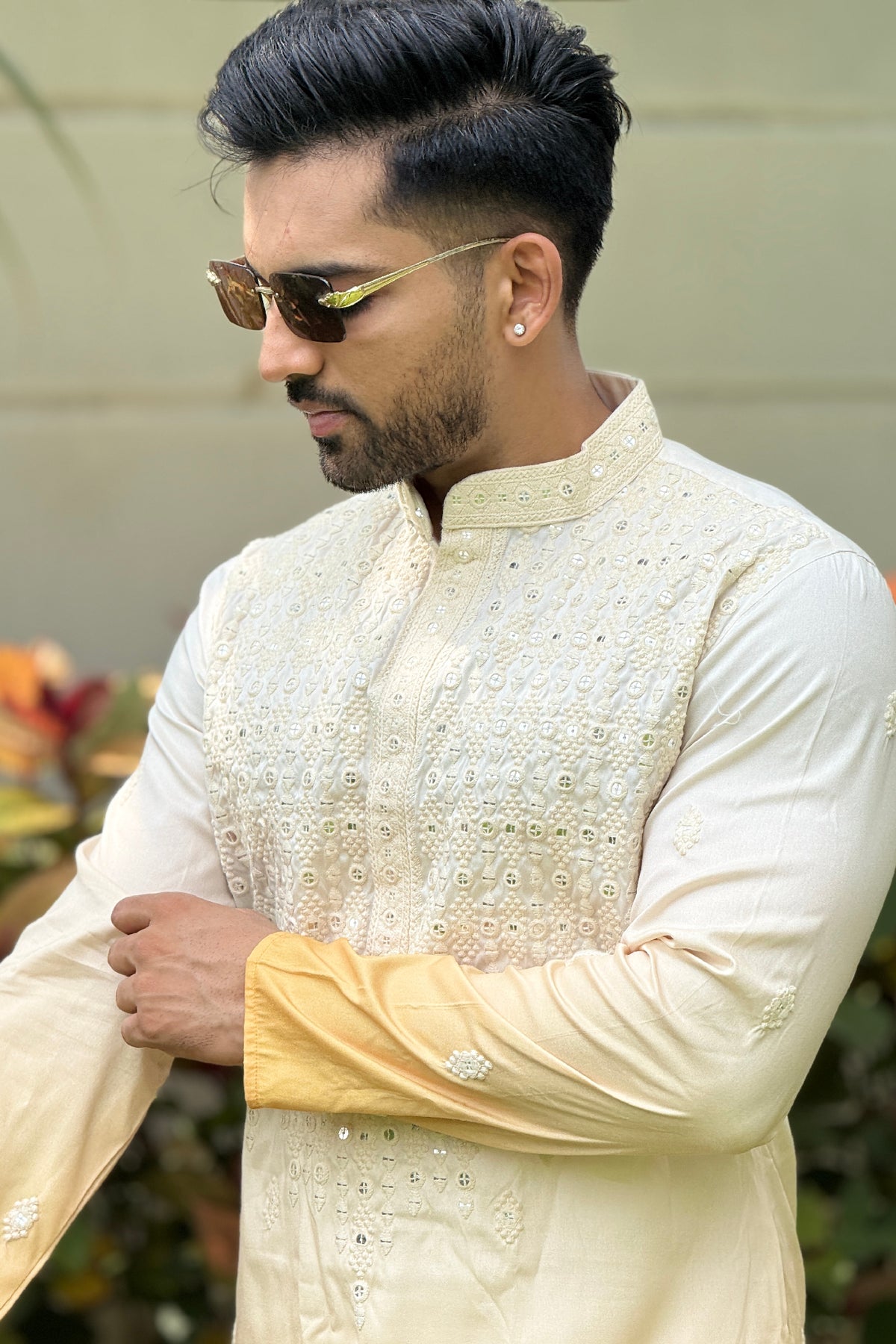 Ivory Se Sunehra Kurta